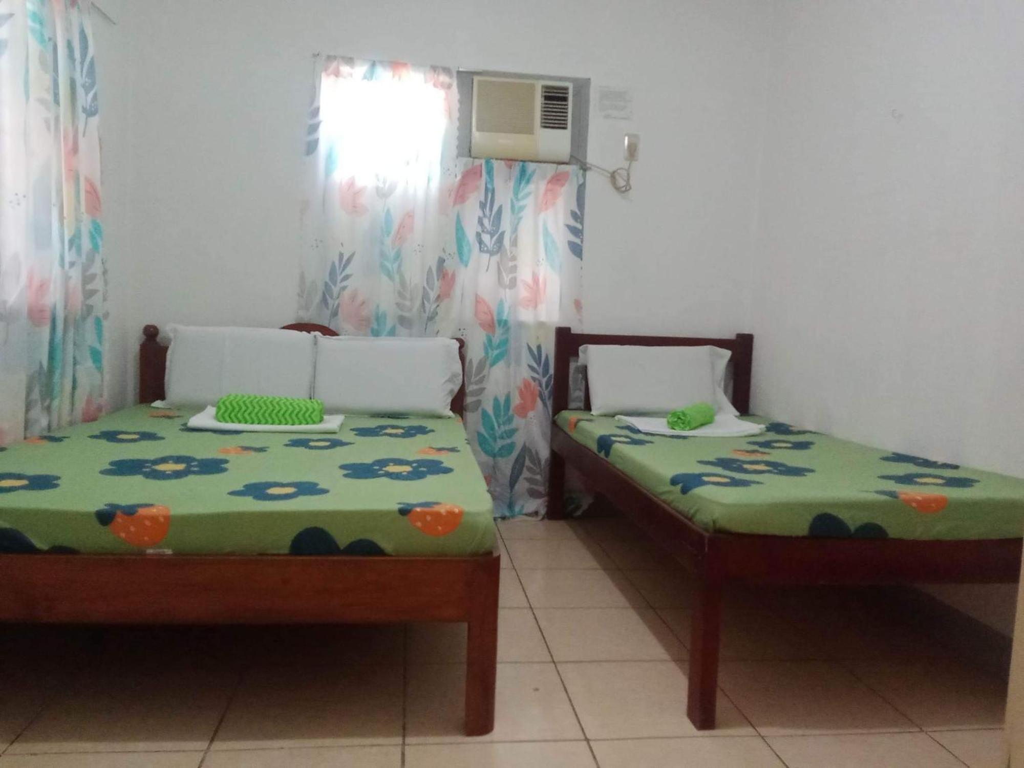 Pescador View - Beachfront & Nearby The Ocean Hostels & Restaurant โมอัลโบอัล ห้อง รูปภาพ