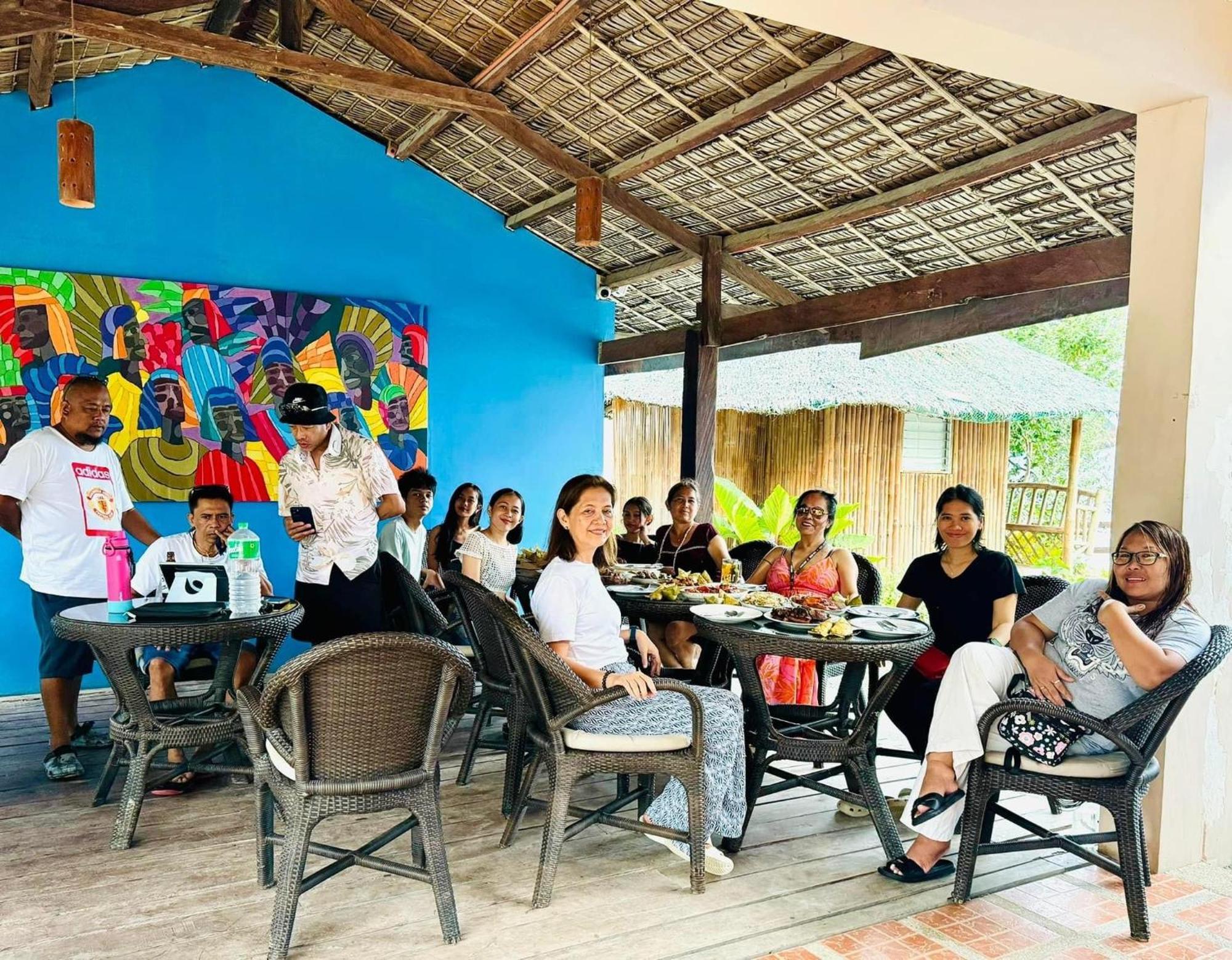 Pescador View - Beachfront & Nearby The Ocean Hostels & Restaurant โมอัลโบอัล ภายนอก รูปภาพ